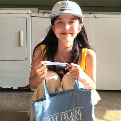 蜘蛛网中的女孩